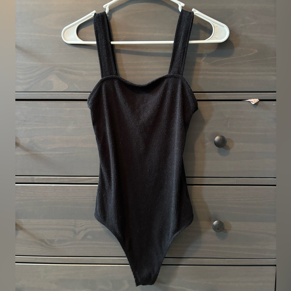 Black American eagle bodysuit!! Size Medium
Worn about 2 times!